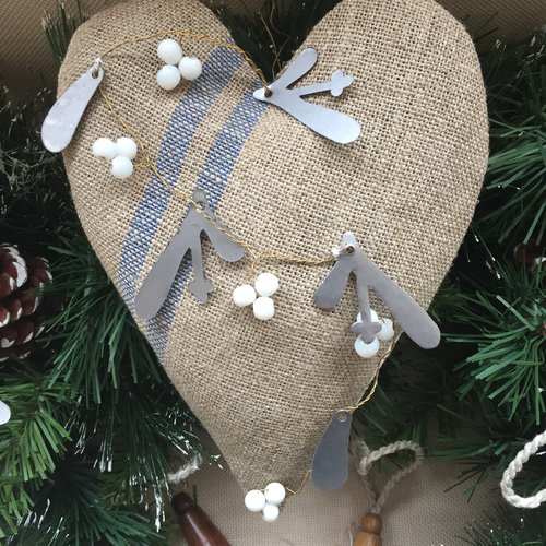 * grand coeur /coussin de porte lavande  * lin , guirlande de gui