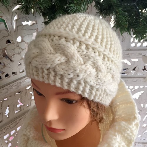 * bonnet torsades ** tricot 100 % pure laine