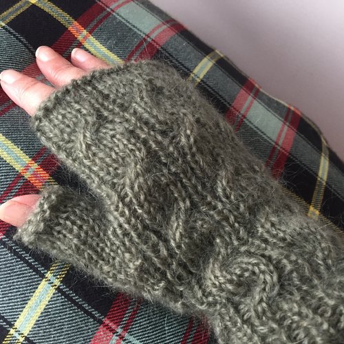 ** mitaines courtes torsadées  ** laine mohair