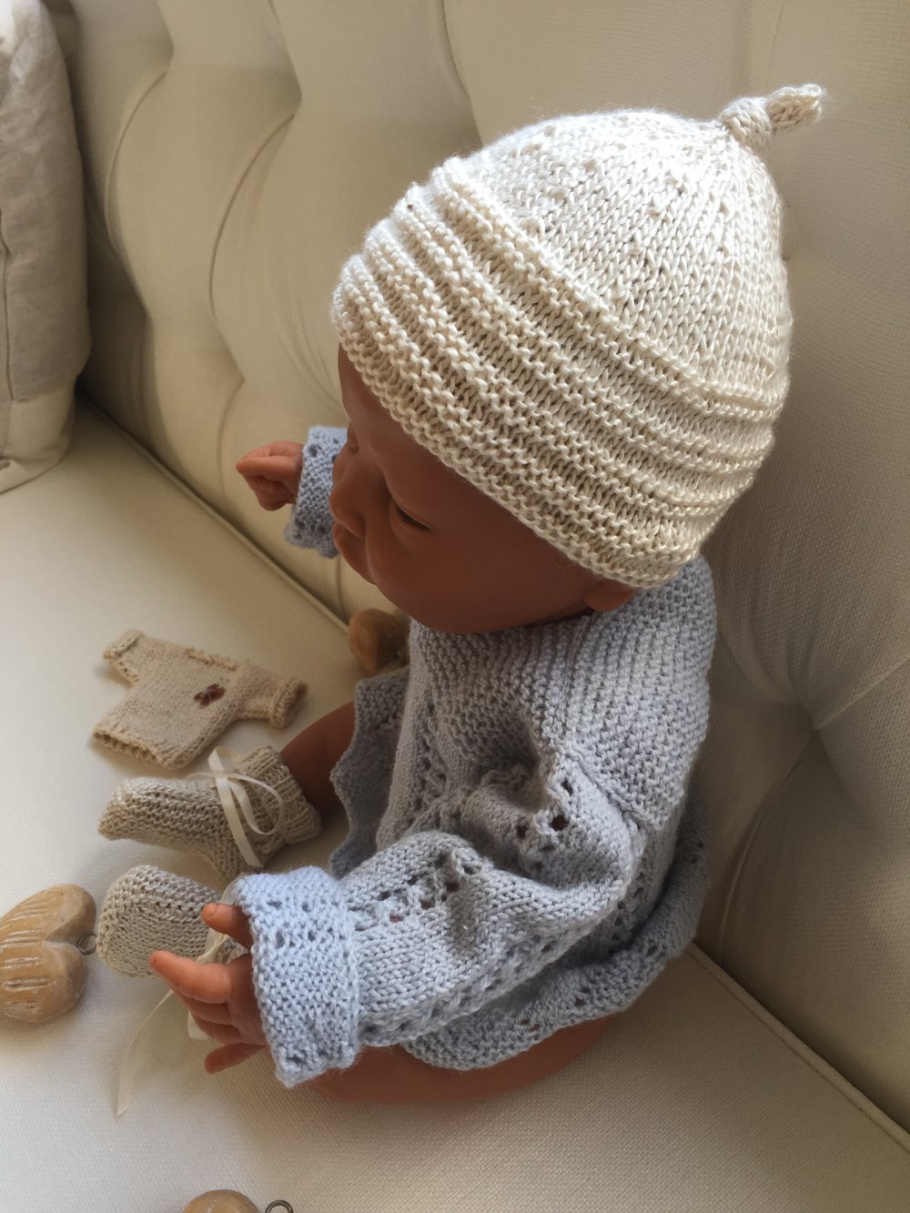 Ensemble bébé, tenue Naissance fille, pure laine 100% Mérinos, tricoté à la  main, brassière bébé, bonnet bébé, chaussons bébé, tenue bébé -  France