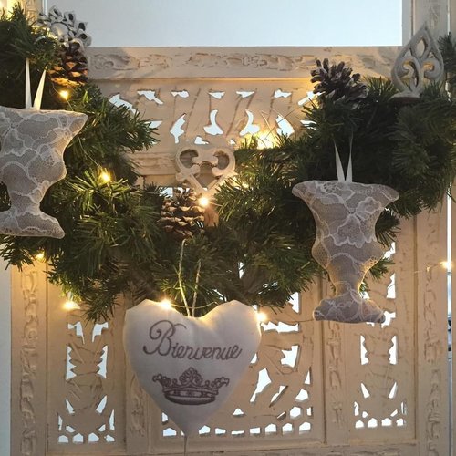 Lot de  6 ** vases médicis dentelle   ** lin , dentelle de calais