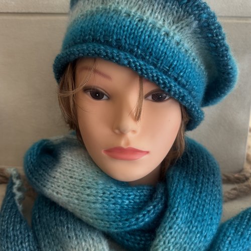 ** ensemble tour de cou/ écharpe  et son bonnet / béret  **
