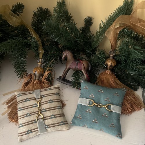 Lot  2 * coussins  chic  " lavande  " *  thème équestre