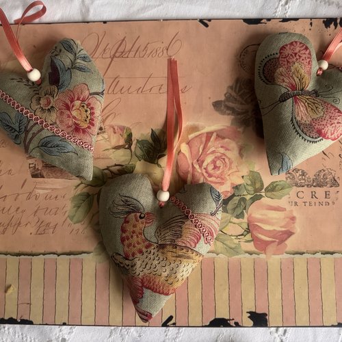 ** lot 3 petits cœurs lin fleuri  ** lavande