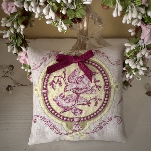Coussinet romantique   " lavande  " *