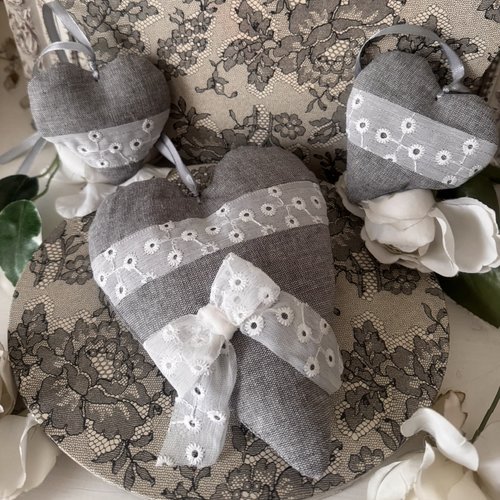 ** 3 coeurs  gris   **  lavande