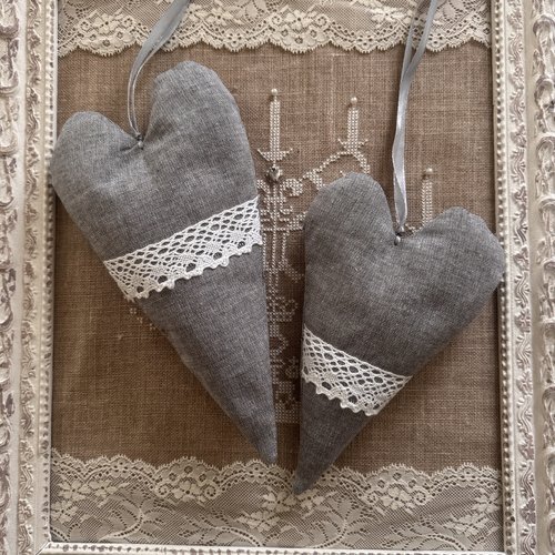 ** 2 coeurs  gris   **  lavande , dentelle coton