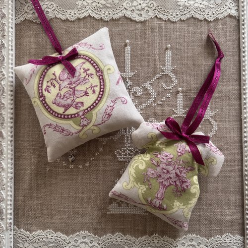 Duo romantique   " robe et coussinet tdj   " *