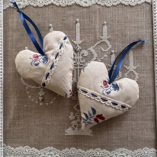 ** 2 coeurs * esprit faïence de digoin *     ** coton, dentelle,  lavande
