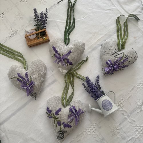 ** lot 4 cœurs brodés ** lavande et lin imprimé