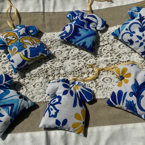 Lot de  6 ** robes de lavande   **  esprit azulejos