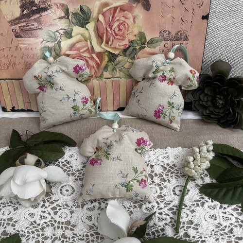 Lot de  3 ** robes de lavande ** coton fleuri