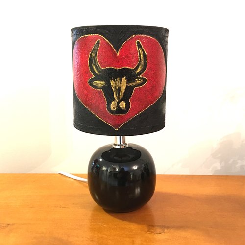 Lampe à poser "taureau de camargue".