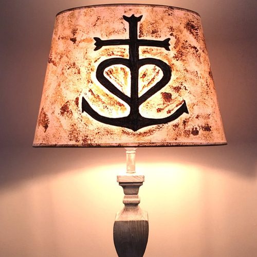 Lampe à poser "croix de camargue".