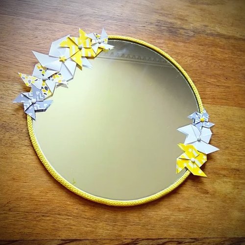 Miroir rond, moulin à vent, jaune & gris