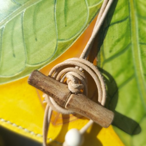 Blague à tabac en cuir - motif feuilles de mapacho