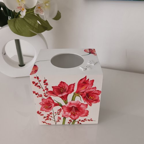 Boîte à mouchoirs carrée "fleurs rouges"