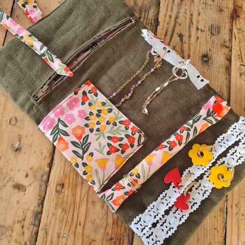 Pochette à bijoux de voyage en lin kaki et imprimé martine