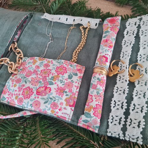 Pochette à bijoux de voyage en lin vert eucalyptus et imprimé fushia