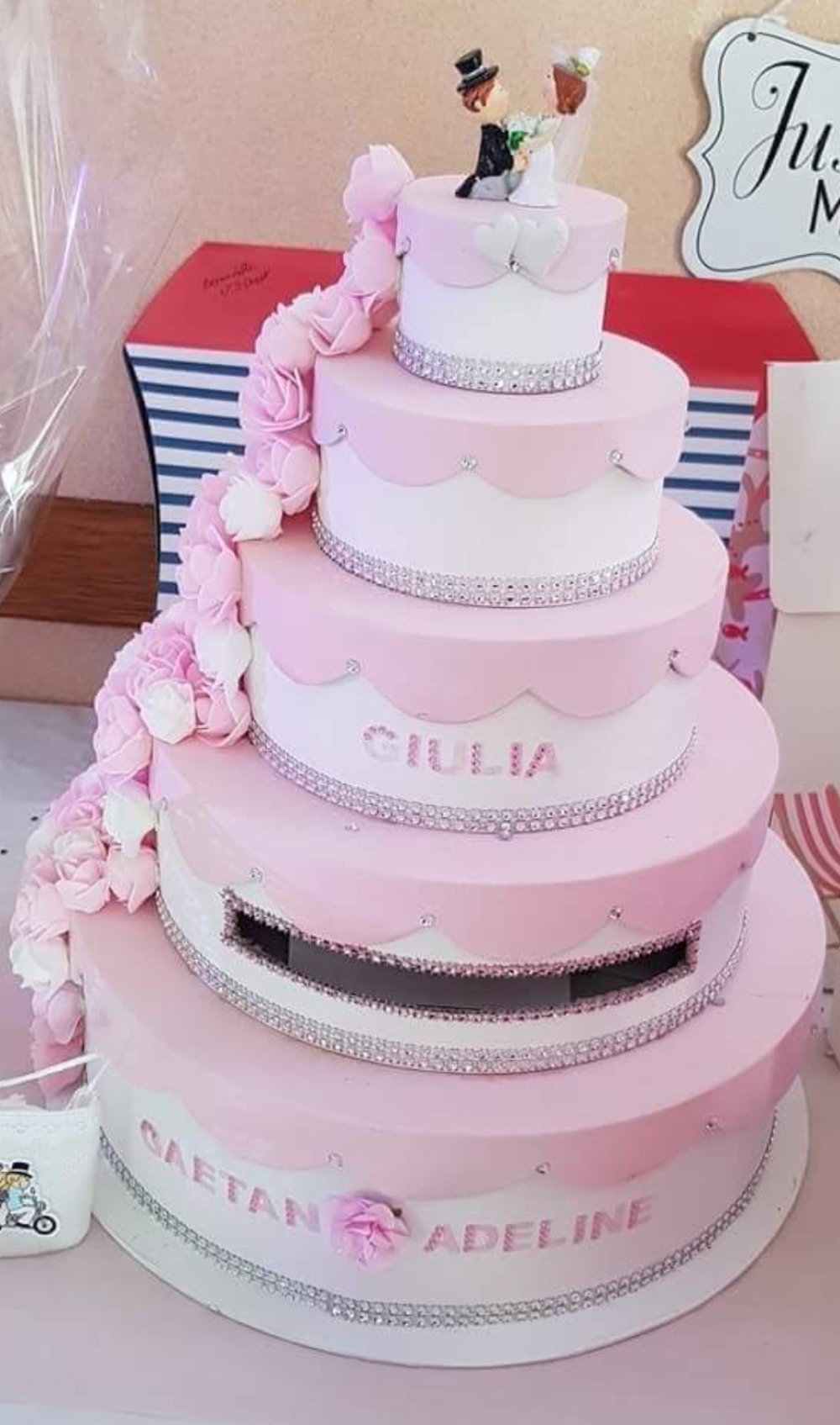 Urne Wedding Cake Personalisee Un Grand Marche