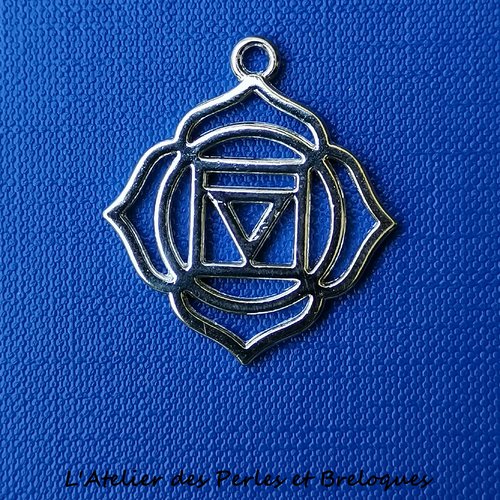 Pendentif chakra yoga en metal argent - muladhara  (r349/1)