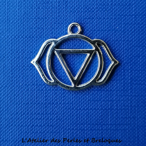 Pendentif chakra yoga en metal argent - ajna  (r349/6)