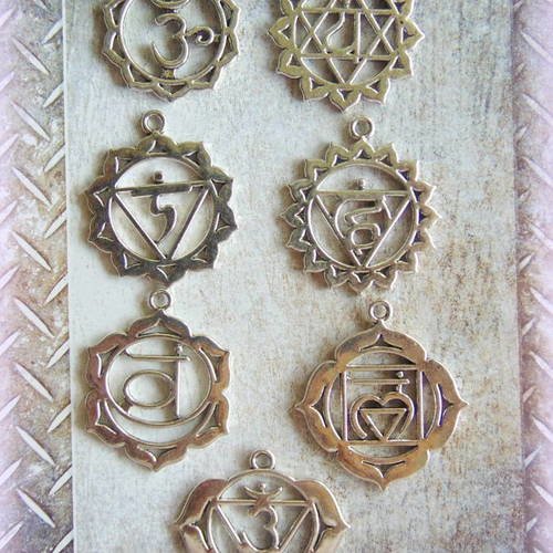7 pendentifs chakras en metal argent (r140) 
