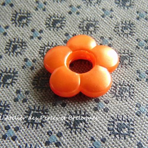 Perle  fleur orange  nacre 