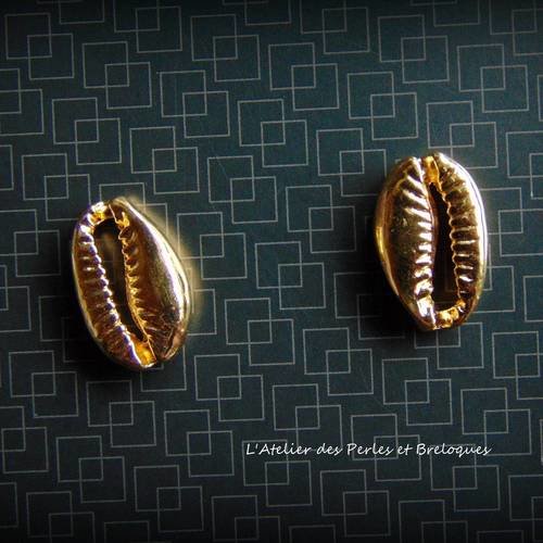 2 perles cauris en metal dore (r068) 