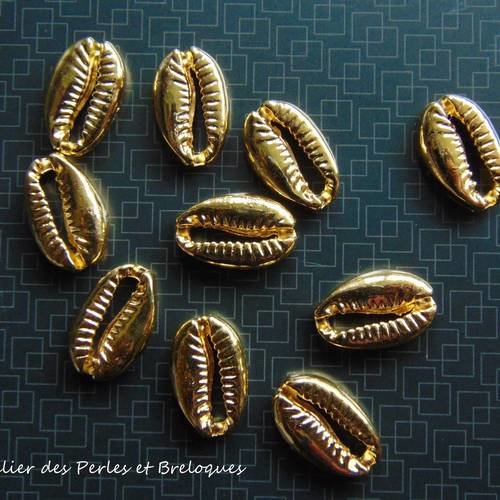 10 perles cauris en metal dore (r068) 