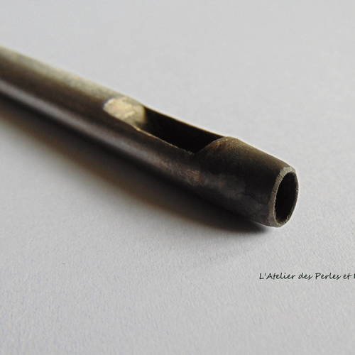Poincon - perforatrice pour cuir 