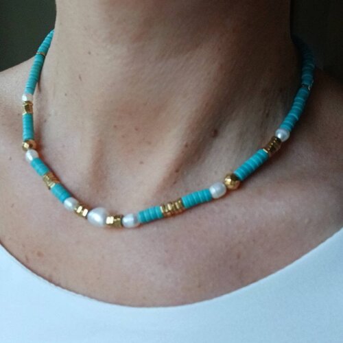 Chenoa- collier à perles de verre heishi turquoise- perles d'eau douce, bijou éthnique.