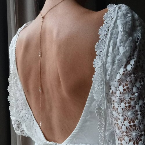 Sasha- collier de mariée doré pour habiller une robe dos nu- perles nacrées blanches-bijou de dos amovible-  chaîne perlée.