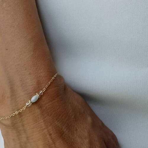 Bracelet de mariée petit chapelet , perle grain de riz en nacre- bracelet à pendentif petite croix chrétienne.