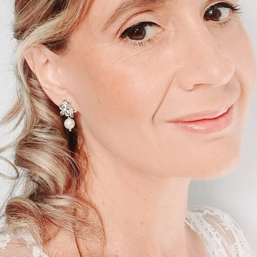 Bijoux d'oreille à perle nacrée blanche- boucles d'oreilles de mariage à pavage florale.