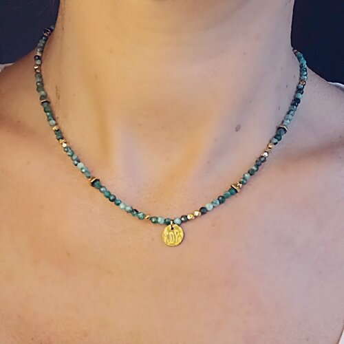 Collier femme près du cou  pierres naturelles labradorite verte- collier avec pendentif rond en acier inoxydable.