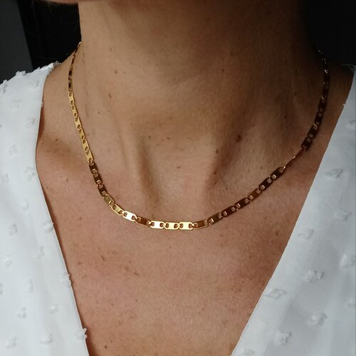 Collier femme en acier doré inoxydable- collier maille près du cou minimaliste et chic.