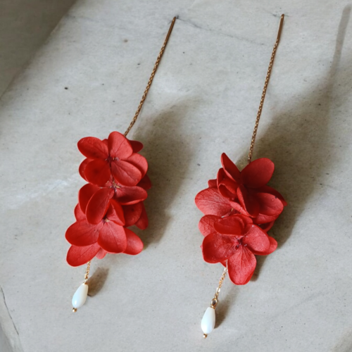 Boucles d'oreilles végétales orange.