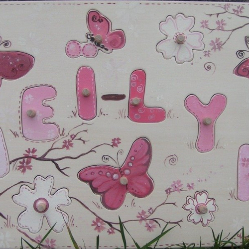 Puzzle personnalisé thème papillons  et fleurs *tons roses* fuchsias*blancs*prénom meï-lyn