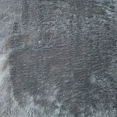 Fourrure synthétique  poils mi - long  gris