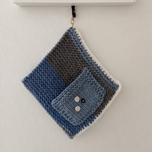 Pochette protection tablette tricotée aux aiguilles
