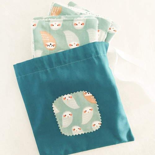 Lingettes lavables motifs chouettes et leur pochon de rangement