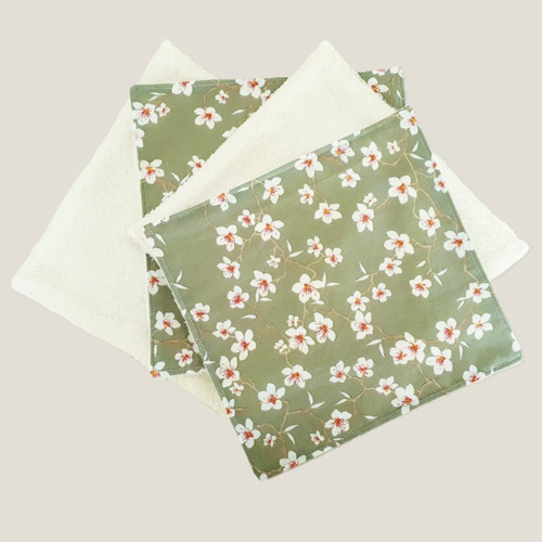 Lot de 4 serviettes de table lavables tissu coton vert sauge et fleurs d'amandier doublées éponge de bambou
