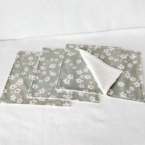Lot de 4 serviettes de table lavables tissu coton vert sauge et fleurs d'amandier doublées éponge de bambou