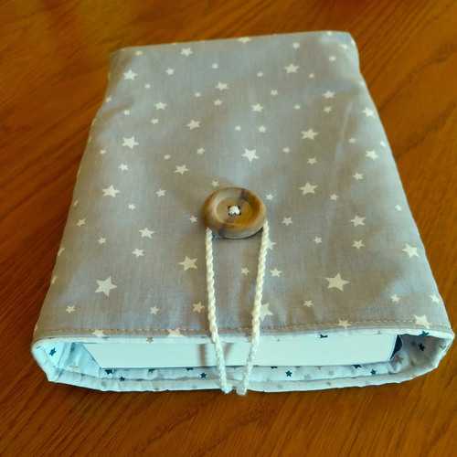 Pochette pour livre broché molletonnée et son marque-page, housse pour liseuse.