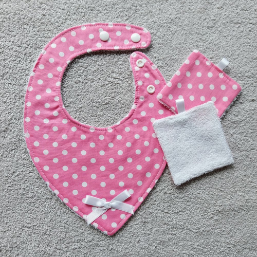 Duo bavoir bandana et lingettes assorties roses à pois blancs , éponge de bambou