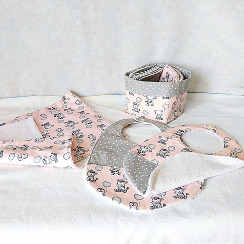 Ensemble pour bébé toujours propre, cadeau naissance en tissu coton rose et gris et éponge de bambou