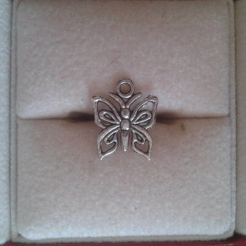 Breloque papillons façon dentelle argent 12 x 14mm