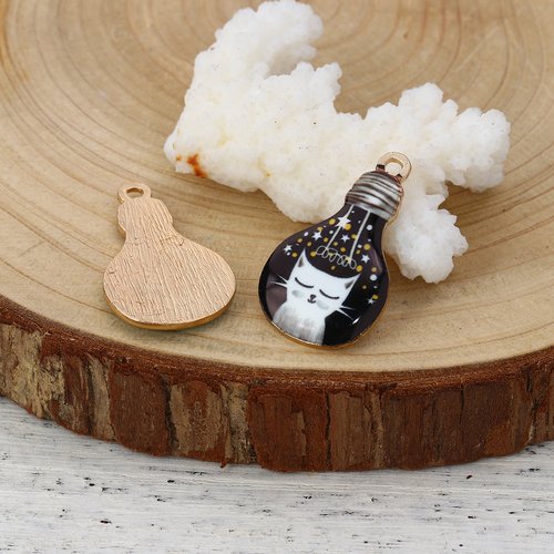 Breloque ampoule chat zen doré noir 28 x 17 mm