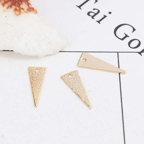 Breloque triangle plaqué 18k or 13 x 5mm
